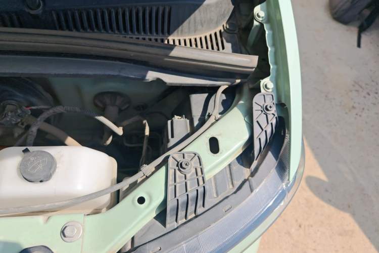 Used Wuling Hongguang MINIEV 2021 Macaron Fashion Model Lithium Iron Phosphate Engine Bay Left