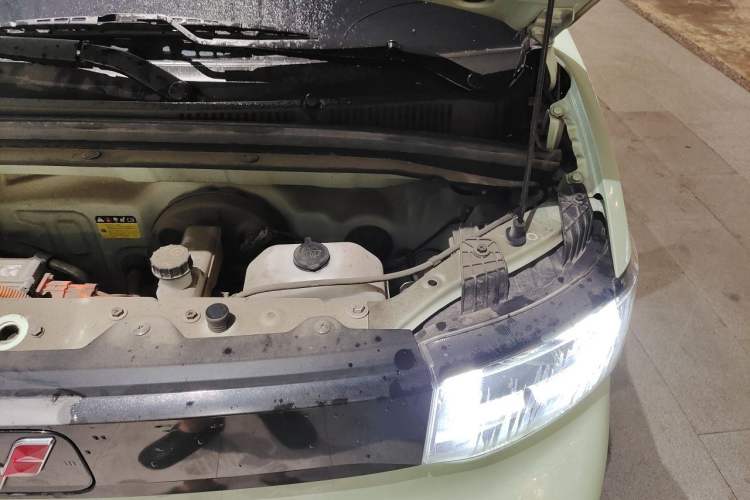 Used Wuling Hongguang MINIEV 2021 Macaron Fashion Model Lithium Iron Phosphate Engine Bay Left