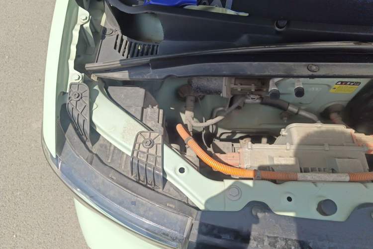 Used Wuling Hongguang MINIEV 2021 Macaron Premium Model – Lithium Iron Phosphate Engine Bay Right