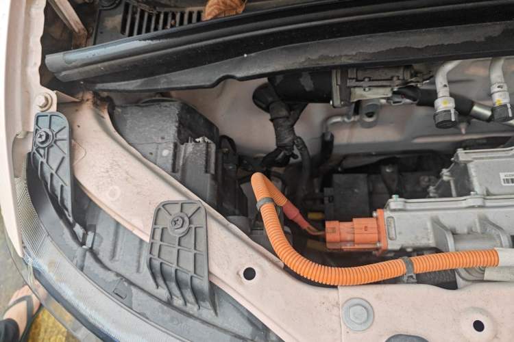 Used Wuling Hongguang MINIEV 2021 Macaron Sandwich Model 120 km Lithium Iron Phosphate Engine Bay Right