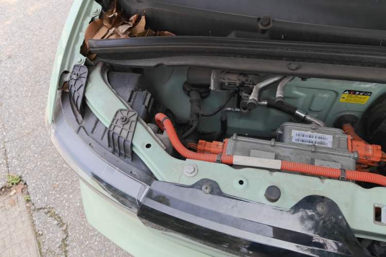Used Wuling Hongguang MINIEV 2021 Macaron Premium Model – Lithium Iron Phosphate Engine Bay Right