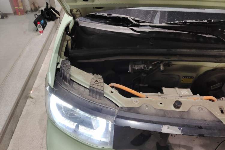 Used Wuling Hongguang MINIEV 2021 Macaron Fashion Model Lithium Iron Phosphate Engine Bay Right
