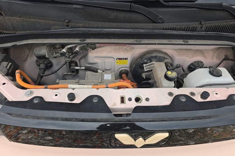 Used Wuling Hongguang MINIEV 2021 Macaron Fashion Model Lithium Iron Phosphate Engine Bay
