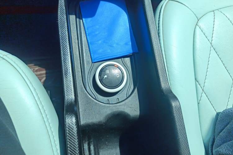 Used Wuling Hongguang MINIEV 2021 Macaron Premium Model – Lithium Iron Phosphate Gear Lever