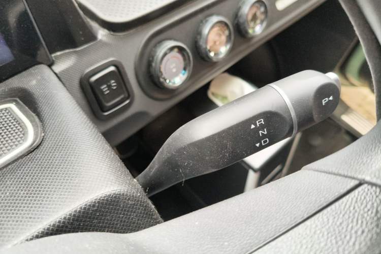 Used Wuling Hongguang MINIEV 2021 Macaron Fashion Edition Lithium-Ion Battery Gear Lever