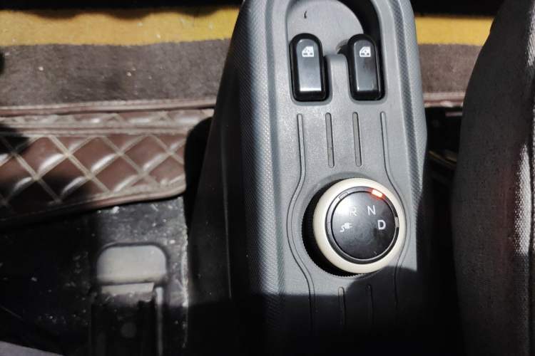 Used Wuling Hongguang MINIEV 2021 Macaron Fashion Model Lithium Iron Phosphate Gear Lever