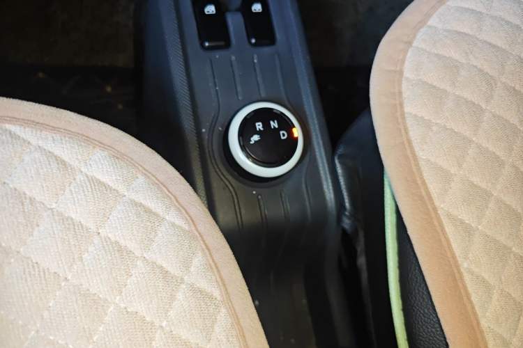 Used Wuling Hongguang MINIEV 2021 Macaron Premium Model – Lithium Iron Phosphate Gear Lever