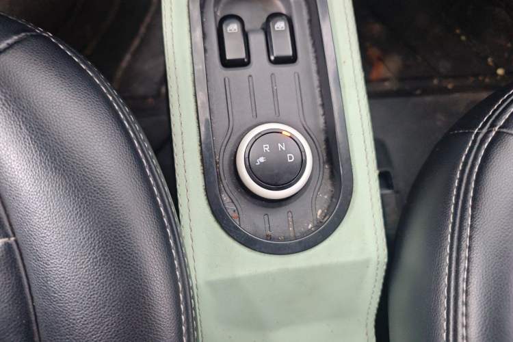 Used Wuling Hongguang MINIEV 2021 Macaron Fashion Model Lithium Iron Phosphate Gear Lever