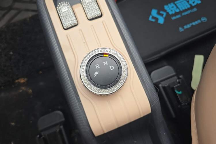 Used Wuling Hongguang MINIEV 2021 Macaron Fashion Model Lithium Iron Phosphate Gear Lever