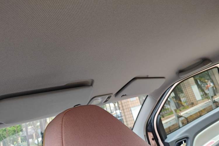Used Wuling Hongguang MINIEV 2021 Macaron Sandwich Model 120 km Lithium Iron Phosphate Headliner