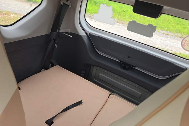 Used Wuling Hongguang MINIEV 2021 Macaron Fashion Model Lithium Iron Phosphate Left Rear Seat