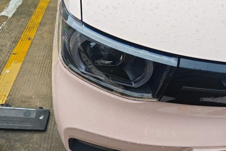 Used Wuling Hongguang MINIEV 2021 Macaron Sandwich Model 120 km Lithium Iron Phosphate Right Front Headlight