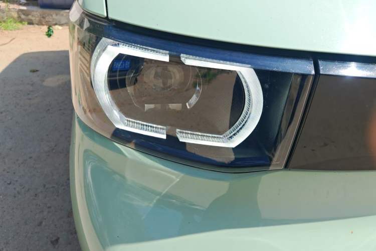 Used Wuling Hongguang MINIEV 2021 Macaron Fashion Model Lithium Iron Phosphate Right Front Headlight