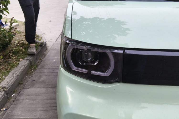 Used Wuling Hongguang MINIEV 2021 Macaron Premium Model – Lithium Iron Phosphate Right Front Headlight