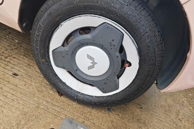 Used Wuling Hongguang MINIEV 2021 Macaron Sandwich Model 120 km Lithium Iron Phosphate Right Front Wheel Hub