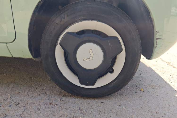 Used Wuling Hongguang MINIEV 2021 Macaron Fashion Model Lithium Iron Phosphate Right Front Wheel Hub