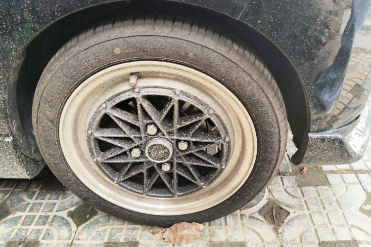 Used Wuling Hongguang MINIEV 2021 Macaron Fashion Edition Lithium-Ion Battery Right Front Wheel Hub