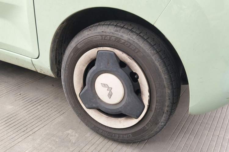 Used Wuling Hongguang MINIEV 2021 Macaron Premium Model – Lithium Iron Phosphate Right Front Wheel Hub