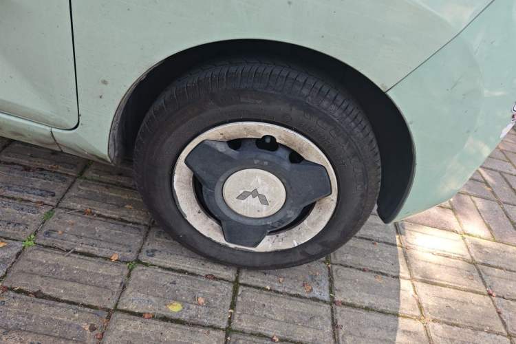 Used Wuling Hongguang MINIEV 2021 Macaron Fashion Model Lithium Iron Phosphate Right Front Wheel Hub