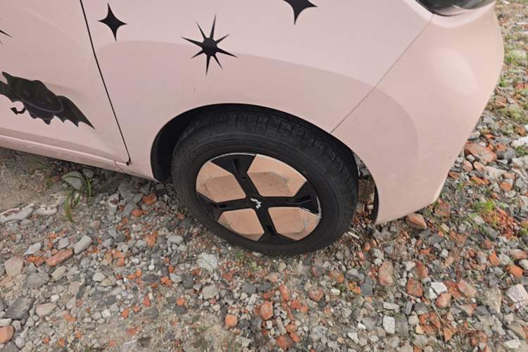 Used Wuling Hongguang MINIEV 2021 Macaron Fashion Model Lithium Iron Phosphate Right Front Wheel Hub