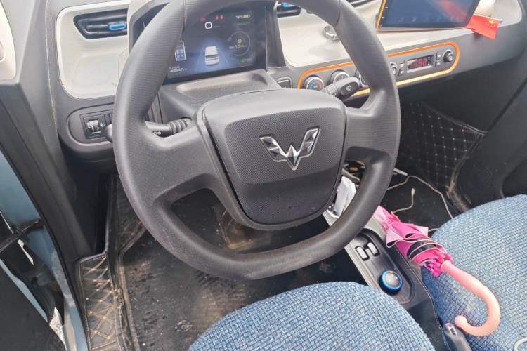 Used Wuling Hongguang MINIEV 2021 Macaron Fashion Edition Lithium-Ion Battery Steering Wheel