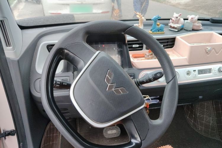 Used Wuling Hongguang MINIEV 2021 Macaron Fashion Edition Lithium-Ion Battery Steering Wheel