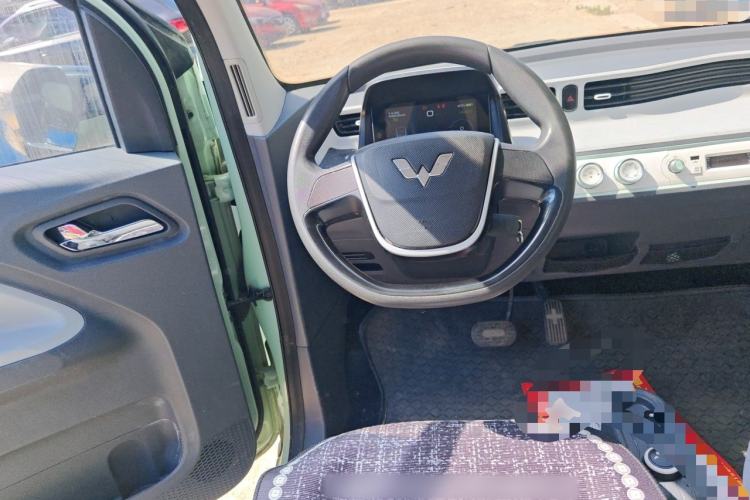 Used Wuling Hongguang MINIEV 2021 Macaron Fashion Model Lithium Iron Phosphate Steering Wheel
