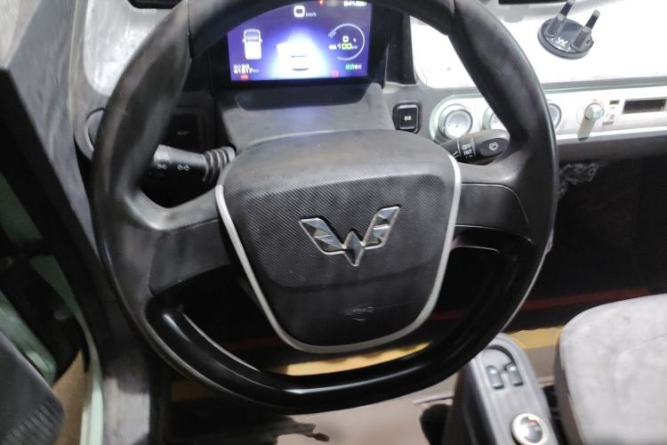 Used Wuling Hongguang MINIEV 2021 Macaron Fashion Model Lithium Iron Phosphate Steering Wheel