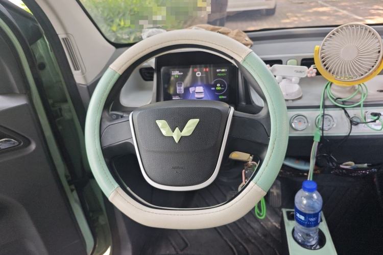 Used Wuling Hongguang MINIEV 2021 Macaron Fashion Model Lithium Iron Phosphate Steering Wheel