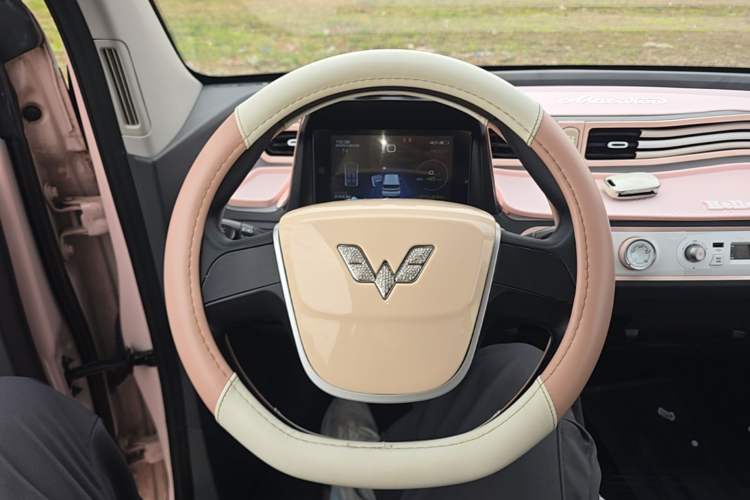 Used Wuling Hongguang MINIEV 2021 Macaron Fashion Model Lithium Iron Phosphate Steering Wheel
