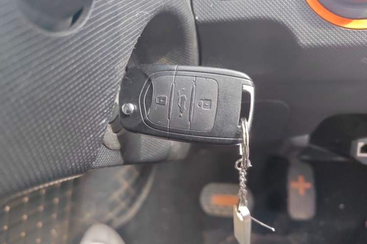 Used Wuling Hongguang MINIEV 2021 Macaron Fashion Edition Lithium-Ion Battery Vehicle Key
