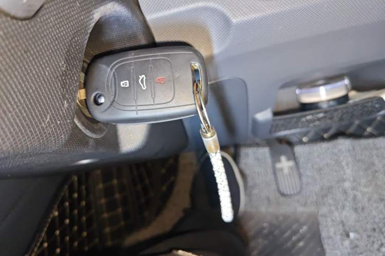 Used Wuling Hongguang MINIEV 2021 Macaron Premium Model – Lithium Iron Phosphate Vehicle Key