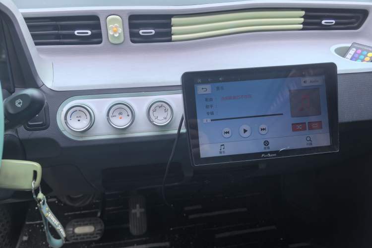 Used Wuling Hongguang MINIEV 2021 Macaron Premium Model – Lithium Iron Phosphate Audio And AC Panel