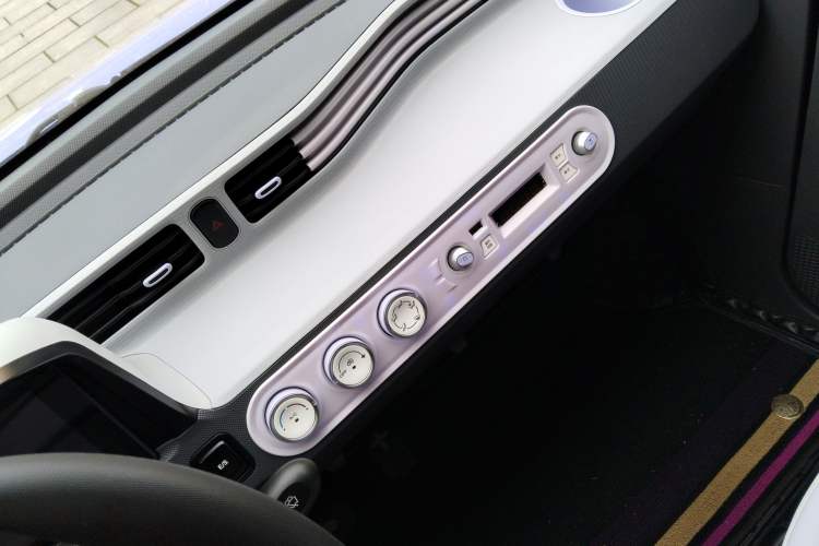 Used Wuling Hongguang MINIEV 2021 Macaron Fashion Edition Lithium-Ion Battery Audio And AC Panel