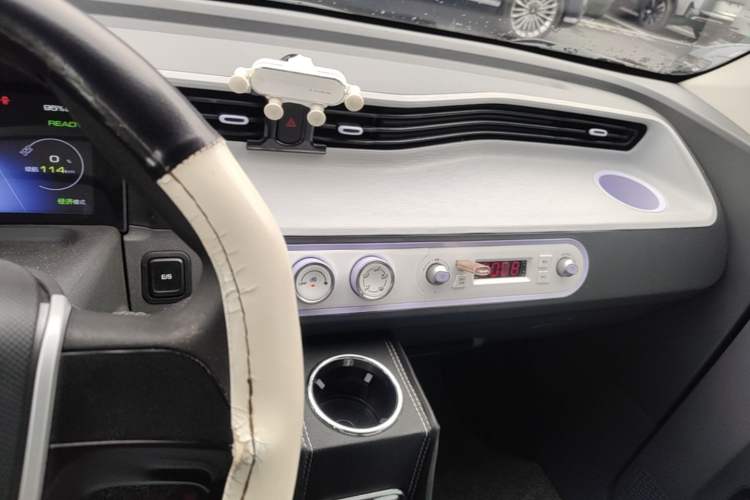 Used Wuling Hongguang MINIEV 2021 Macaron Sandwich Model 120 km Lithium Iron Phosphate Audio And AC Panel