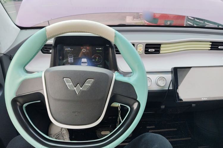 Used Wuling Hongguang MINIEV 2021 Macaron Premium Model – Lithium Iron Phosphate Center Console