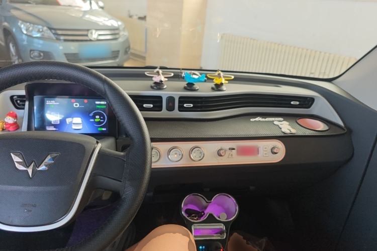 Used Wuling Hongguang MINIEV 2021 Macaron Fashion Model Lithium Iron Phosphate Center Console