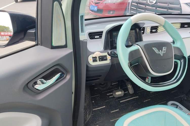 Used Wuling Hongguang MINIEV 2021 Macaron Premium Model – Lithium Iron Phosphate Driver Seat