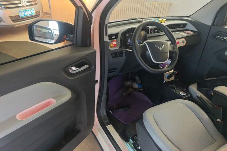 Used Wuling Hongguang MINIEV 2021 Macaron Fashion Model Lithium Iron Phosphate Driver Seat