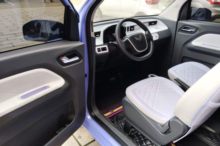 Used Wuling Hongguang MINIEV 2021 Macaron Fashion Edition Lithium-Ion Battery Driver Seat
