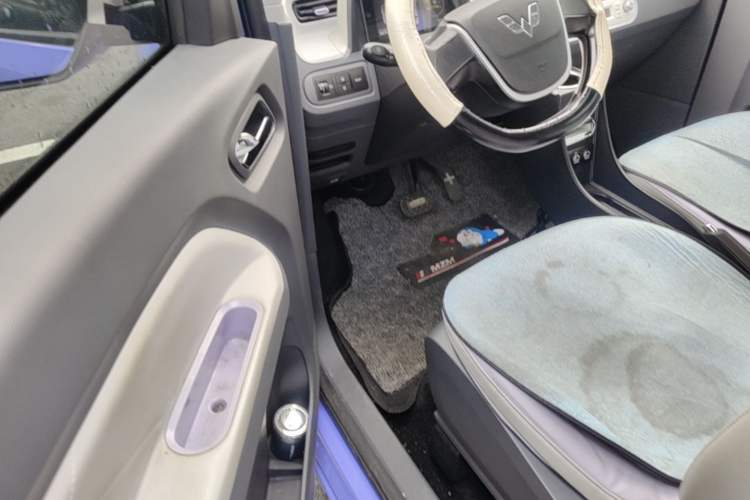 Used Wuling Hongguang MINIEV 2021 Macaron Sandwich Model 120 km Lithium Iron Phosphate Driver Seat