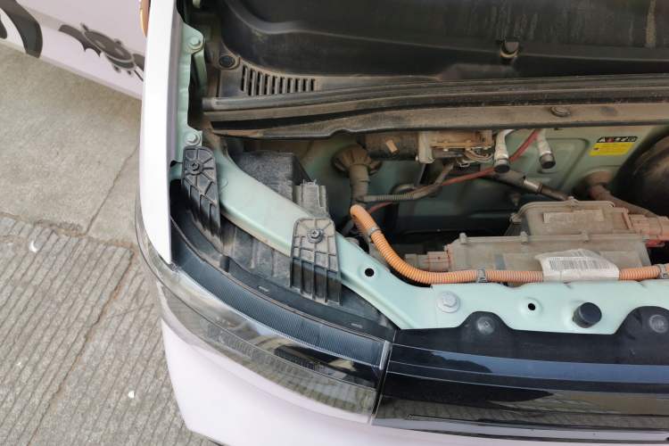 Used Wuling Hongguang MINIEV 2021 Macaron Premium Model – Lithium Iron Phosphate Engine Bay Right
