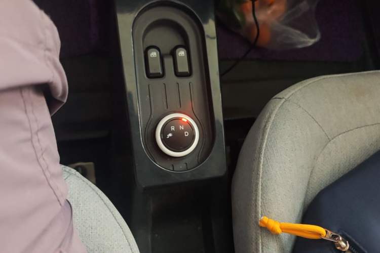 Used Wuling Hongguang MINIEV 2021 Macaron Fashion Model Lithium Iron Phosphate Gear Lever