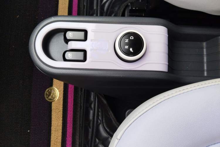 Used Wuling Hongguang MINIEV 2021 Macaron Fashion Edition Lithium-Ion Battery Gear Lever