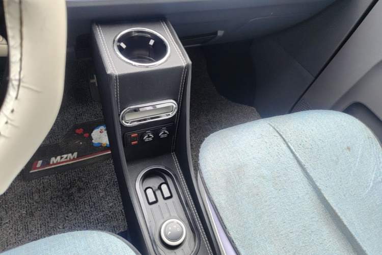 Used Wuling Hongguang MINIEV 2021 Macaron Sandwich Model 120 km Lithium Iron Phosphate Gear Lever