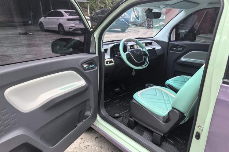 Used Wuling Hongguang MINIEV 2021 Macaron Premium Model – Lithium Iron Phosphate Interior 1