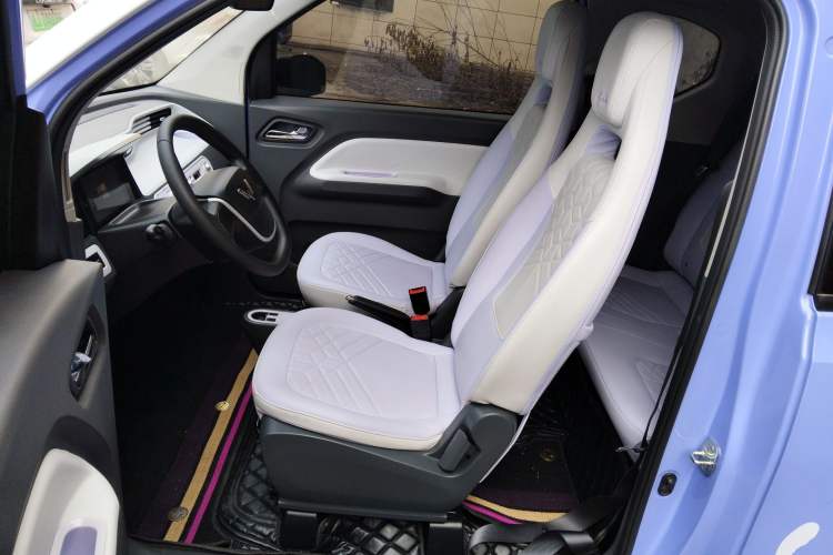 Used Wuling Hongguang MINIEV 2021 Macaron Fashion Edition Lithium-Ion Battery Left Front Seat