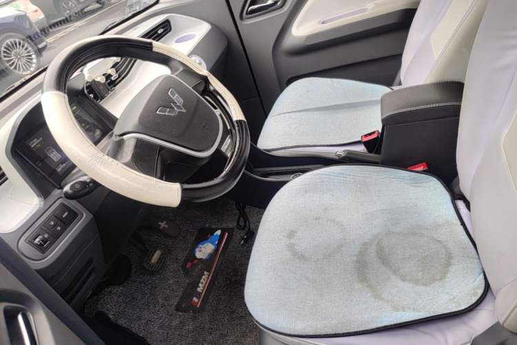 Used Wuling Hongguang MINIEV 2021 Macaron Sandwich Model 120 km Lithium Iron Phosphate Left Front Seat