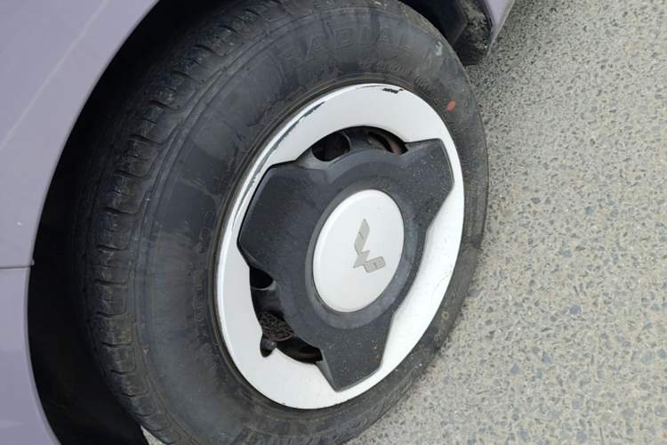 Used Wuling Hongguang MINIEV 2021 Macaron Premium Model – Lithium Iron Phosphate Left Front Wheel Hub