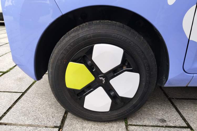 Used Wuling Hongguang MINIEV 2021 Macaron Fashion Edition Lithium-Ion Battery Left Front Wheel Hub